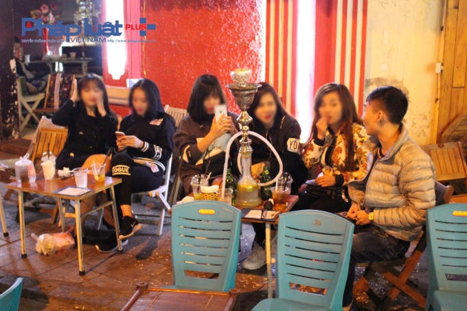 Loại hình hút shisha đang biến tướng khi nhiều kẻ đã trộn ma túy “đá”, "cỏ" vào đó để hút cho phê.