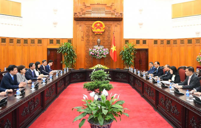 Hai nước đã thiết lập quan hệ Đối tác chiến lược từ 2009, Hàn Quốc hiện đứng thứ nhất về đầu tư trực tiếp nước ngoài vào Việt Nam, thứ hai về thương mại.