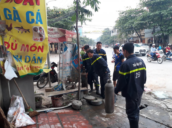 Lực lướng chức năng nhanh chóng có mặt ở hiện trường.