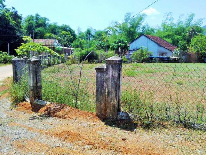 Một phần khu đất và nhà ở hộ ông Sơn đang quản lý, sử dụng tại thôn Phước Thung.