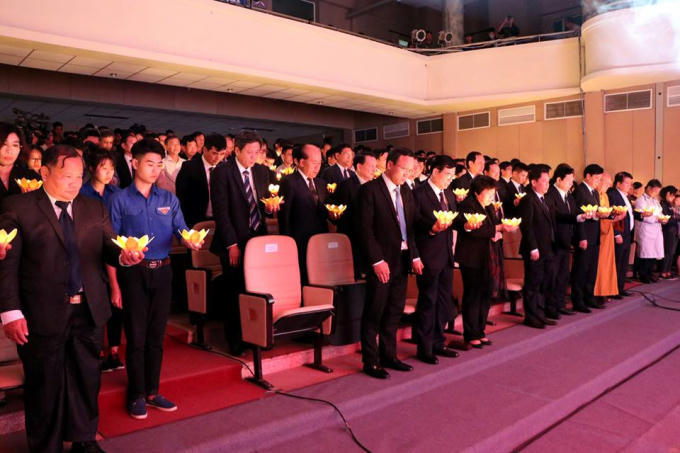Các đại biểu tưởng niệm nạn nhân tử vong do tai nạn giao thông.
