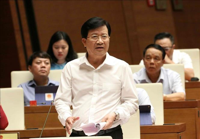 Phó Thủ tướng Chính phủ Trịnh Đình Dũng trả lời những chất vấn thuộc trách nhiệm của Chính phủ. Ảnh: Văn Điệp/TTXVN