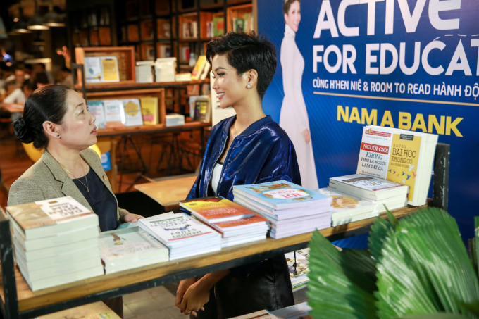 Hoa hậu H'Hen Ni&ecirc; quyết t&acirc;m b&aacute;n s&aacute;ch x&acirc;y dựng thư viện Room To Read