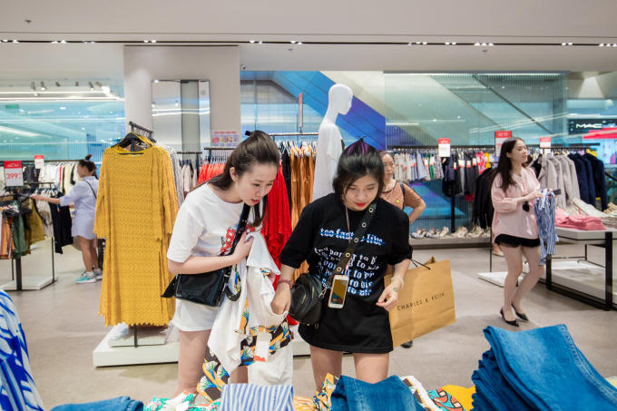 Vincom Midnight Sale được cho là sự kiện mua sắm lớn nhất hè năm nay khi thu hút được sự quan tâm của hàng triệu tín đồ mua sắm trên cả nước