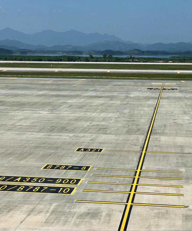 Sân đỗ đáp ứng cho cả những "siêu máy bay" như Boeing 787 và Airbus 350.