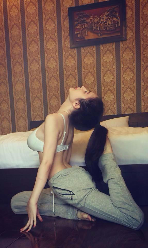 Angela Phương Trinh, Tr&agrave; Ngọc Hằng, Huỳnh Vy sở hữu v&oacute;c d&aacute;ng khỏe khoắn nhờ yoga
