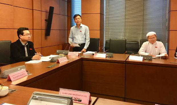 Bộ trưởng Lê Thành Long cho ý kiến về dự án Luật THAHS (sửa đổi) tại phiên họp chiều 12/10