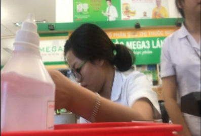 Siêu thị thuốc Mega3 vẫn ngang nhiên bày bán sản phẩm cồn Đại Lợi.