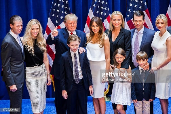 Gia đình "đông đúc" của Donald Trump gồm 5 người con và 8 người cháu. (Ảnh: Getty)