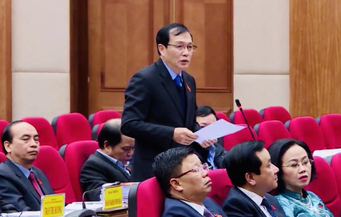 Đại biểu HĐND chất vấn Chủ tịch UBND TP