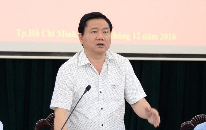 Bí thư Thành ủy Đinh La Thăng phát biểu chỉ đạo tại buổi làm việc với Sở Giao thông vận tải sáng 13-12 - Ảnh: TỰ TRUNG