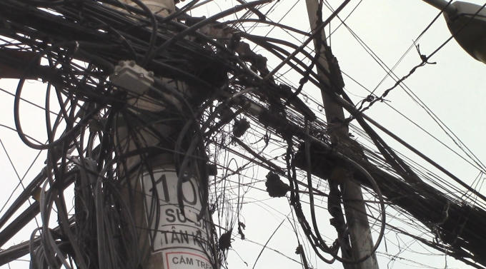 Nhiều dây điện cháy đã khiến người dân hoảng sợ