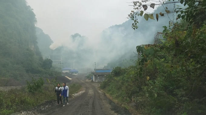 Việc nh&agrave; m&aacute;y xả kh&oacute;i khiến cho cuộc sống của người d&acirc;n bị ảnh hưởng rất lớn.