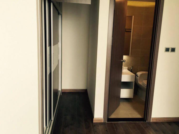Nhà mới bàn giao, mới nguyên chưa qua sử dụng.    Căn hộ trang bị thiết bị Smarthomes hiện đại cho căn phòng.