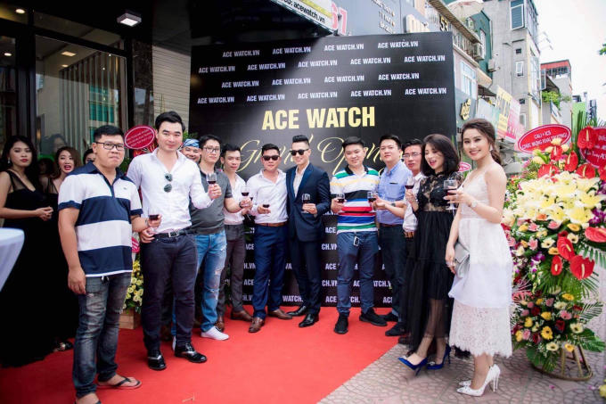 Diễn viên Việt Anh chúc mừng ACE Watch.