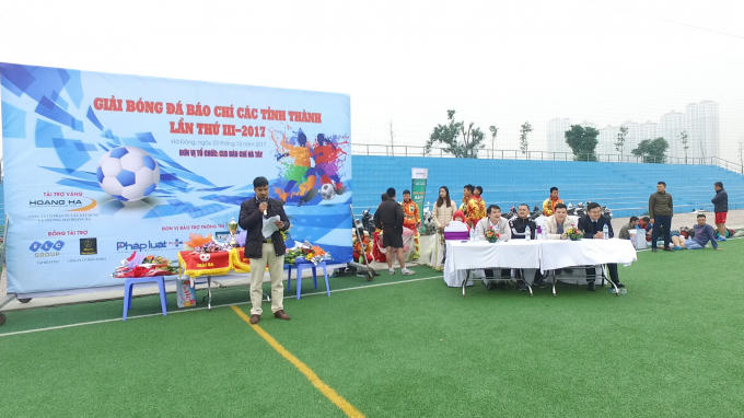 Ông Đinh Duy Hợi - Chủ tịch CLB Báo chí Hà Tây (Đơn vị đăng cai) phát biểu tại buổi lễ.
