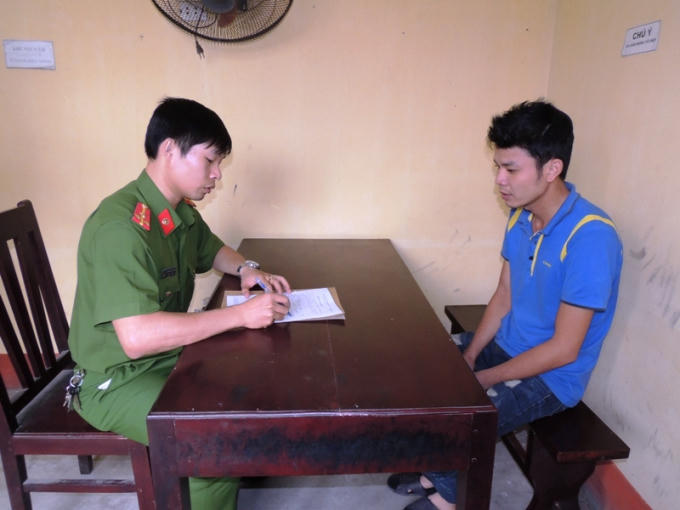 Cơ quan Công an lấy lời khai đối tượng Thuận. (Ảnh: Công an Hà Nam)