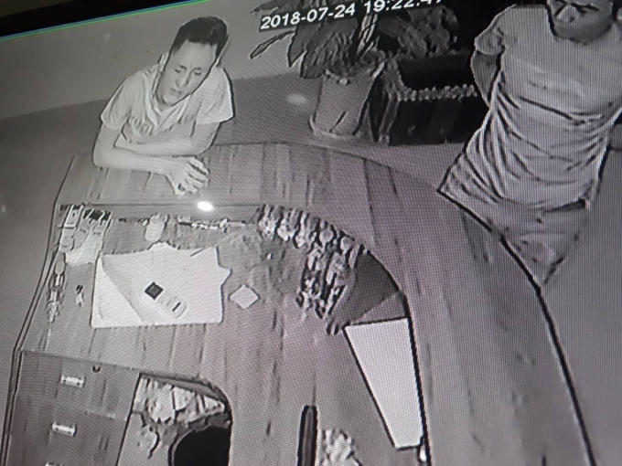 Hình ảnh được cho là ghi lại cảnh đối tượng đến đòi nợ tại nhà anh Nam.