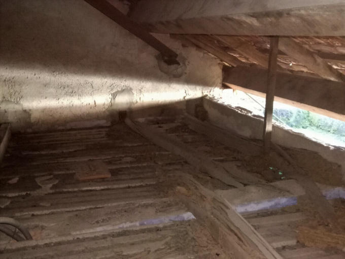 Hệ thống các đòn tay đã hư hỏng hoàn toàn