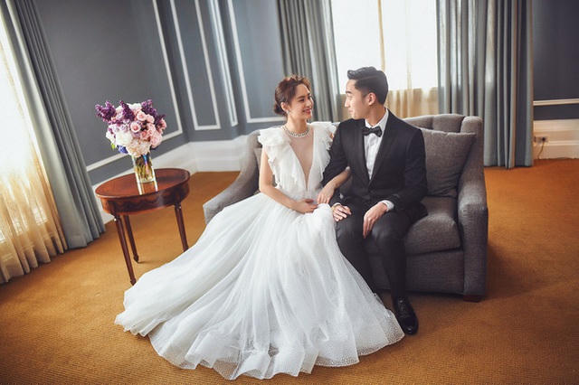 Chung Hân Đồng không lên tiếng bình luận về nguyên nhân chia tay chồng trong khi chồng cô - Lại Hoăng Quốc khẳng định, hôn nhân tan vỡ là do vợ không còn tình cảm. 
