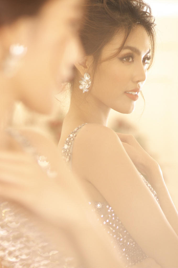 Váy cưới David Wong đặc biệt với 10.000 viên pha lê dành cho Lan Khuê