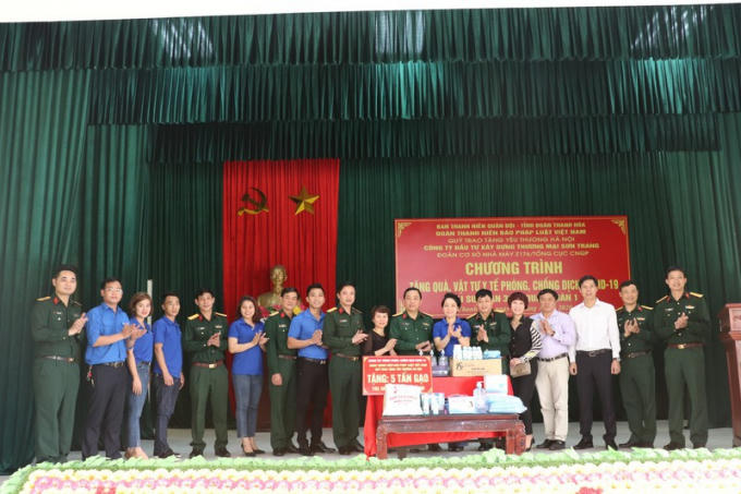 Chương trình chung tay tặng quà, vật tư y tế của Báo PLVN trong công tác phòng, chống đại dịch Covid-19 vừa qua .