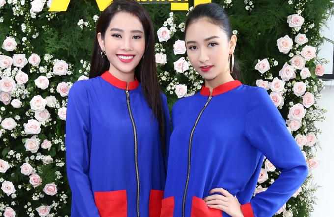 Nam Em và Hà Thu mặc đồ đôi tới sự kiện.