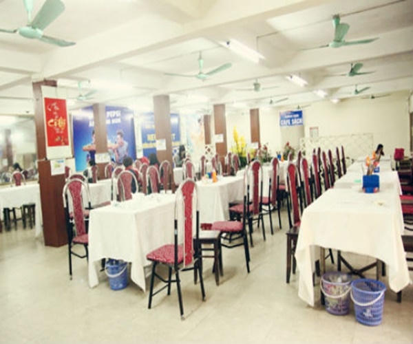 Khu vực căng tin trường Đại học Luật (Hà Nội).