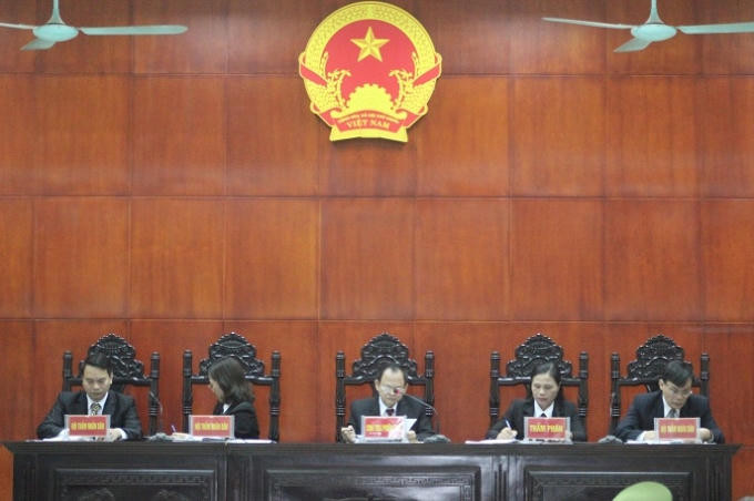 Chủ tọa phiên tòa xét hỏi bị cáo Doãn Trung Dũng.