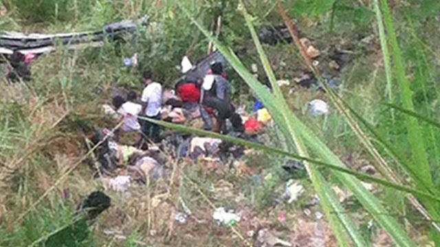 Hiện trường vụ tai nạn xe buýt tại Philippines hôm 18/4 (Ảnh: Rappler)