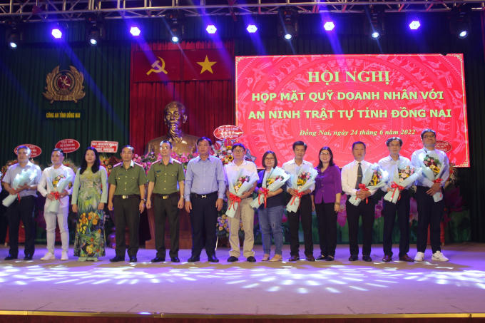 Tri ân những “tấm lòng vàng” của các cá nhân, tổ chức đã ủng hộ Quỹ.