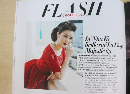 Lý Nhã Kỳ tỏa sáng trên bãi biển Majestic là tựa bài của tạp chí Gala ra ngày 22/5.