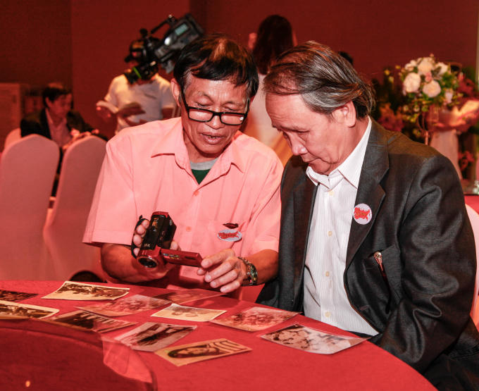 Cùng ôn lại những kỷ niệm qua những tầm hình, đoạn video...