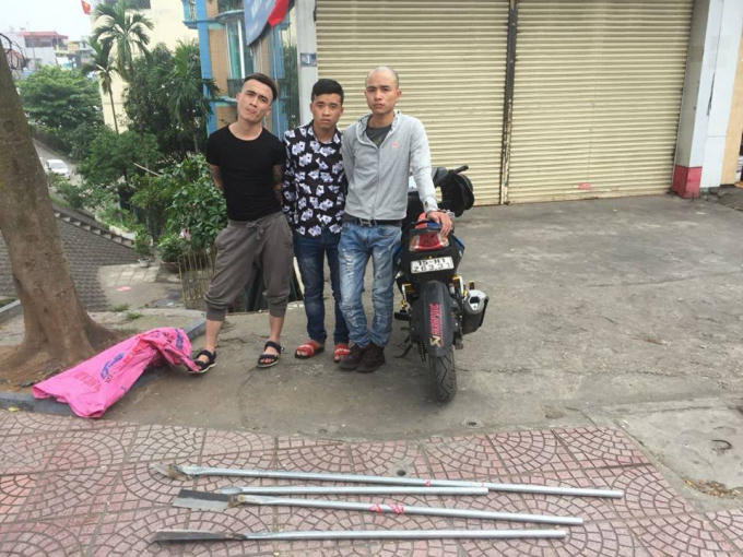Lực lượng chức năng bắt giữ nhóm đối tượng.