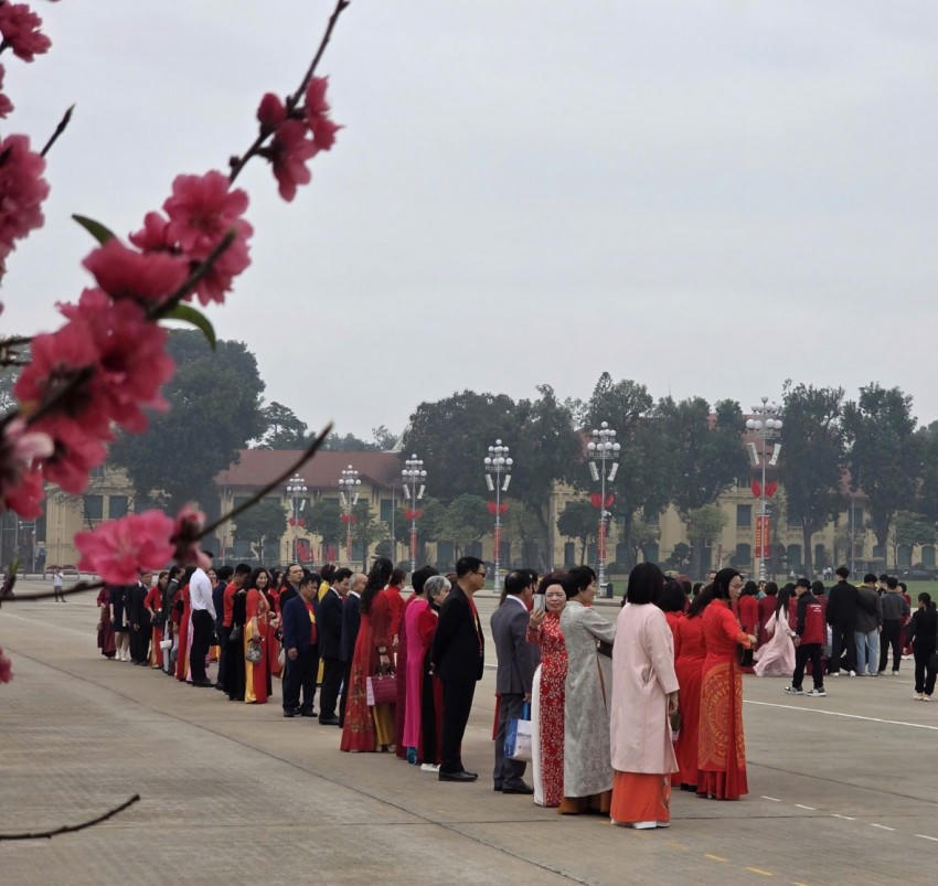 Không khí trang nghiêm tại Quảng trường Ba Đình vào sáng ngày mồng 1 Tết Bính Ngọ 2026.