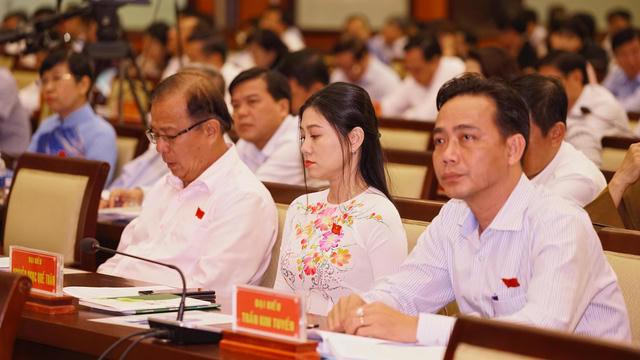 Các đại biểu rất quan tâm đến vấn nạn tín dụng đen.
