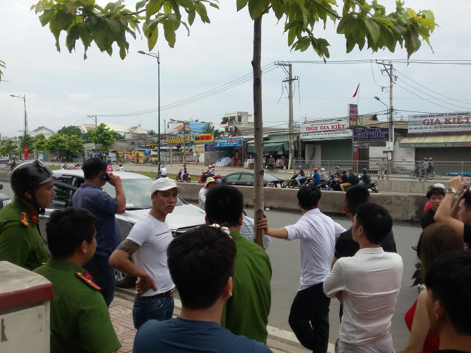 Công an địa phương có mặt giải quyết vụ việc.