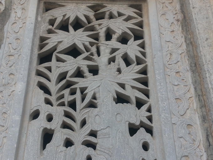 Cửa sổ bằng đá.