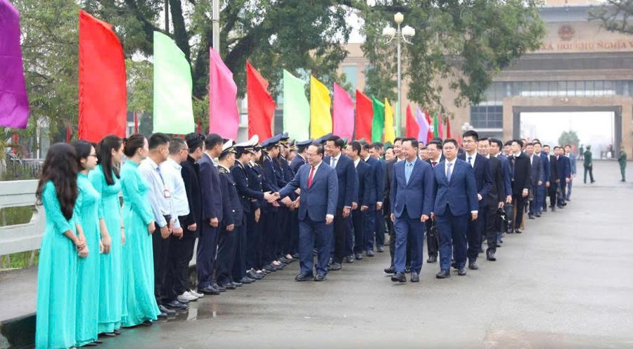 Ông Quản Minh Cường, Ủy viên Trung ương Đảng, Bí thư Tỉnh ủy, Trưởng Đoàn ĐBQH tỉnh dẫn đầu đoàn đại biểu tỉnh Quảng Ninh bắt đầu chuyến công tác tại Quảng Tây, Trung Quốc.