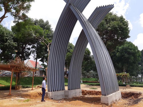 Đắk Nông thay biểu trưng sao chép ý tưởng bằng tượng đài chục tỉ
