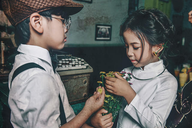 Mỗi hình ảnh lại mang tới cho chúng ta những cảm xúc sâu lắng như ngược dòng thời gian.