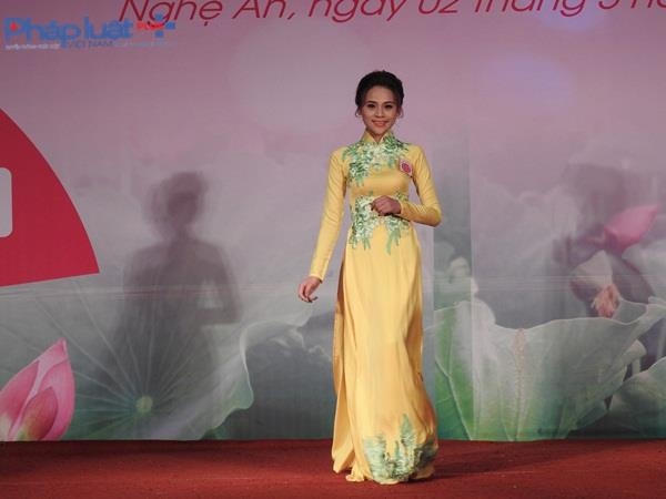 Chử Thị Tú Anh SBD 132 sinh ngày 10/10/1996 đến từ Hà Nội. Số đo hình thể 80 – 62 – 86, chiều cao 1m62, cân nặng 46kg. Chử Thị Tú Anh đang học tại trường Cao đẳng Hải Dương. Sở thích của cô là xem phim, hát,… Ước mơ sau này là trở thành một giáo viên.