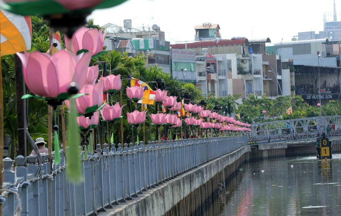 Ch&ugrave;m ảnh kh&ocirc;ng kh&iacute; Phật đản về tr&ecirc;n d&ograve;ng k&ecirc;nh Nhi&ecirc;u Lộc