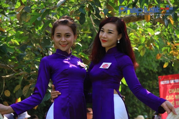 Ngắm loạt ảnh top 15 Người đẹp Ảnh Việt Nam khoe sắc trong t&agrave; &aacute;o d&agrave;i truyền thống