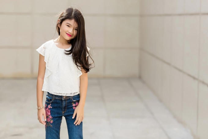 Trương Ngọc &Aacute;nh trẻ trung, xinh đẹp b&ecirc;n con g&aacute;i