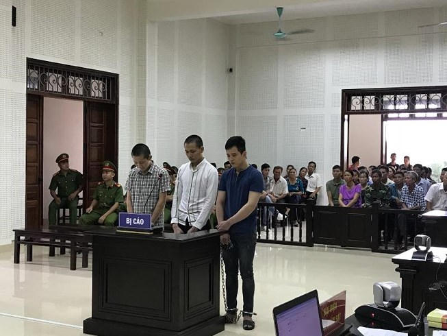 Các bị cáo tại tòa. (Ảnh: báo Pháp luật TP HCM)