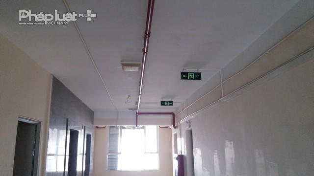 Người dân sinh sống trong tòa nhà tỏ ra bất an về những nguy hiểm cháy nổ luôn rình rập