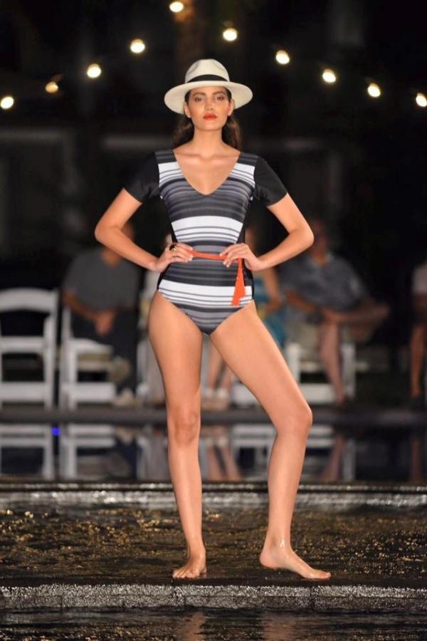 Cận cảnh nhan sắc tân Hoa hậu thế giới 2016