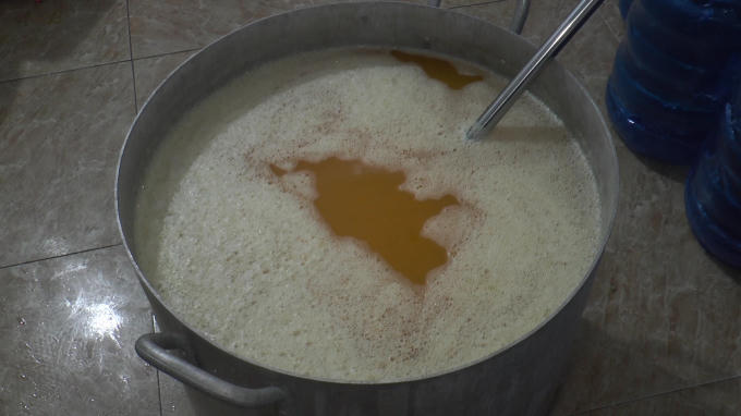 Lực lượng chức năng, đột kích nhà 3 tầng trong đêm, thu giữ gần 10000 chai, lọ sữa tắm mỹ phẩm không rõ nguồn gốc...