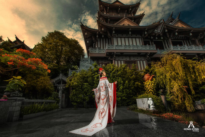 Sốc với vẻ đẹp ma mị, c&ocirc; độc của c&ocirc; g&aacute;i h&oacute;a th&acirc;n V&otilde; Tắc Thi&ecirc;n